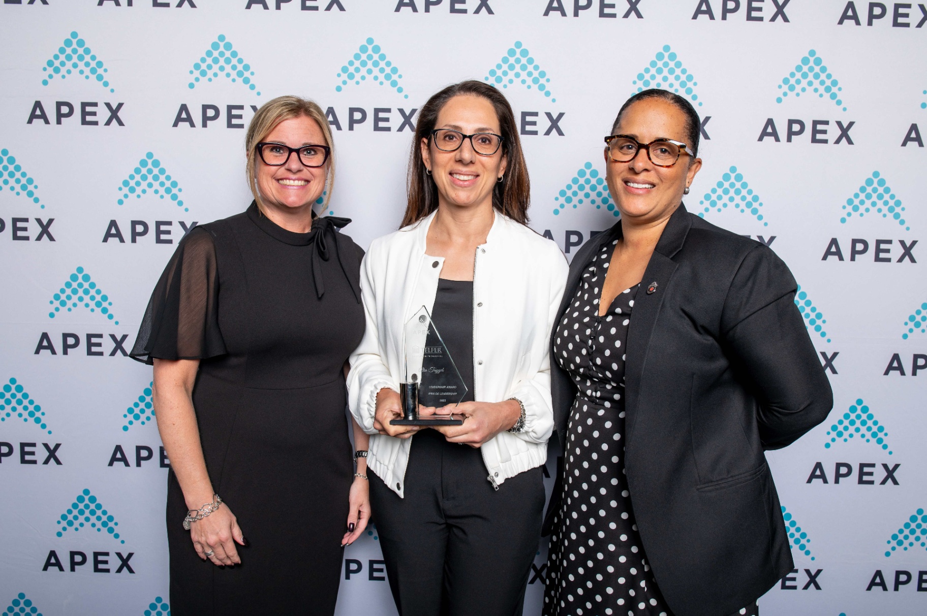 Alia Tayyeb holds her award for the 2025 APEX (Association of Professional Executives of the Public Service of Canada) Leadership Award at the Awards of Excellence Ceremony alongside Jennifer Gordon, Executive Director of Telfer Executive Programs, and Caroline Xavier, Chief of the Communications Security Establishment.