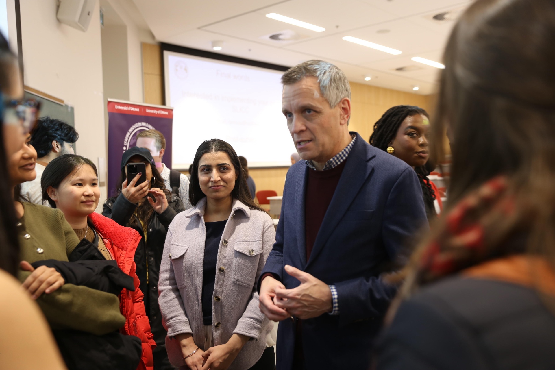 Ottawa Mayor Mark Sutcliffe discusses sprint innovation solutions with participants