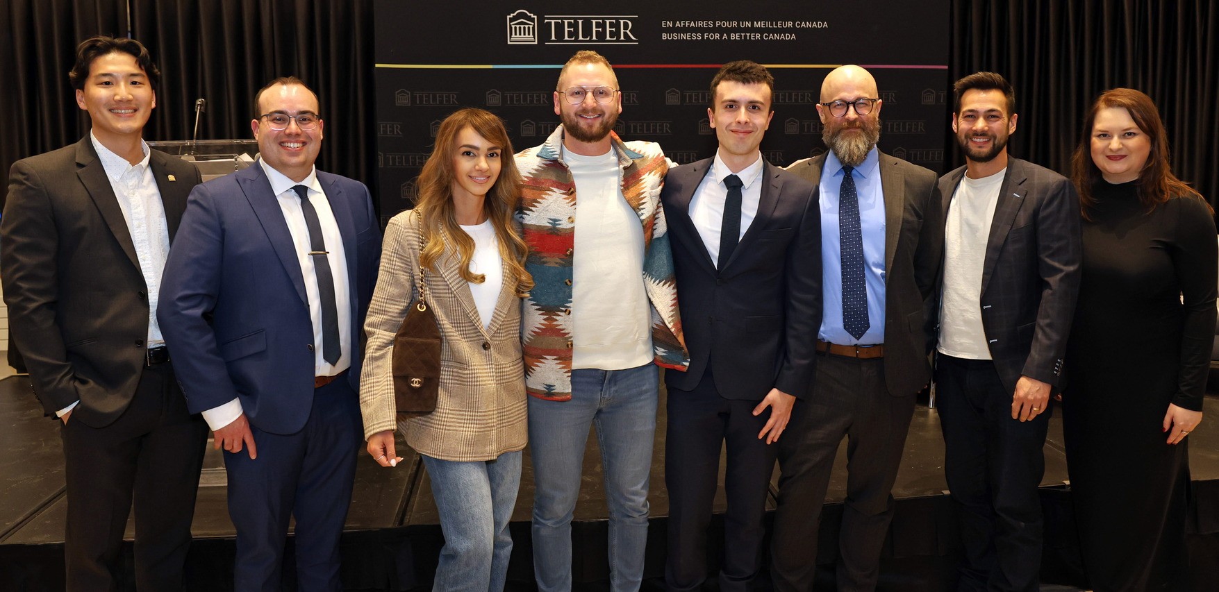 Fullscript CEO Kyle Braatz and his wife Rachel Braatz stand for a group photo with Brennan Loh and members of the Telfer Entrepreneurs Club (TECDE)