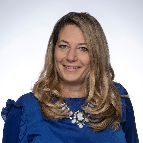 Headshot of Telfer Executive MBA alumna, Lisa Dalla Rosa