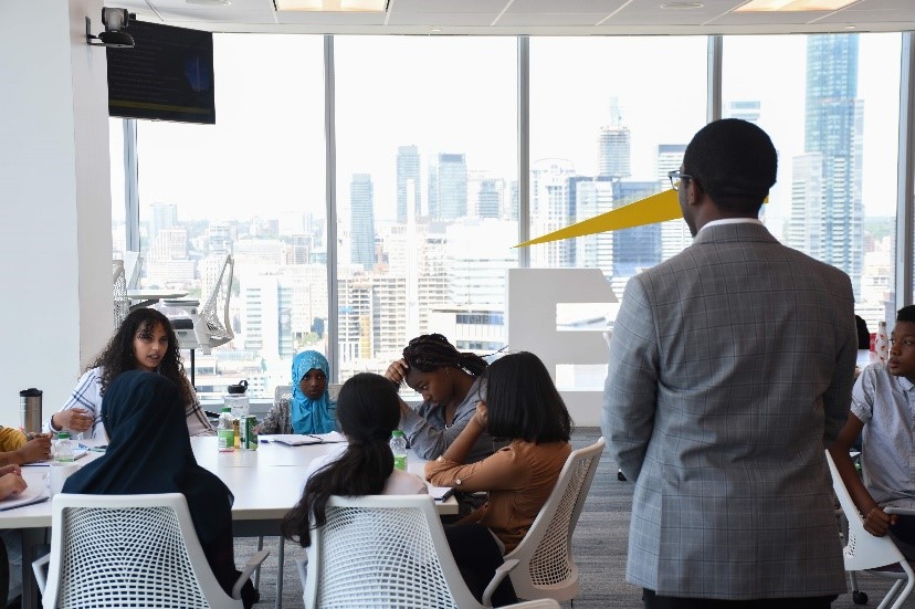 Abdul-Aziz Garuba Jr mentoring some students