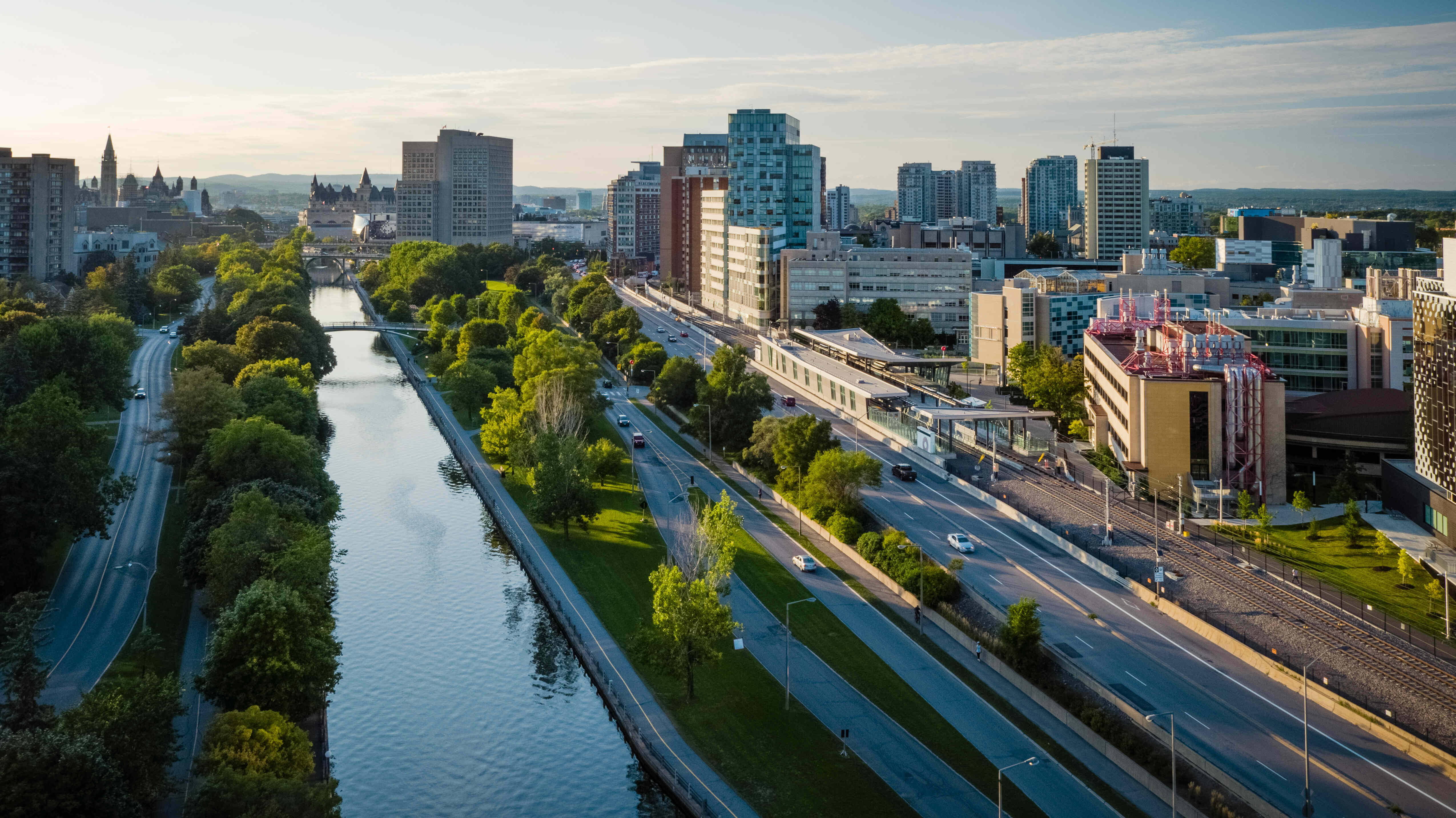 Aerial view of the Rideau Canal bordered by trees, next to uOttawa campus